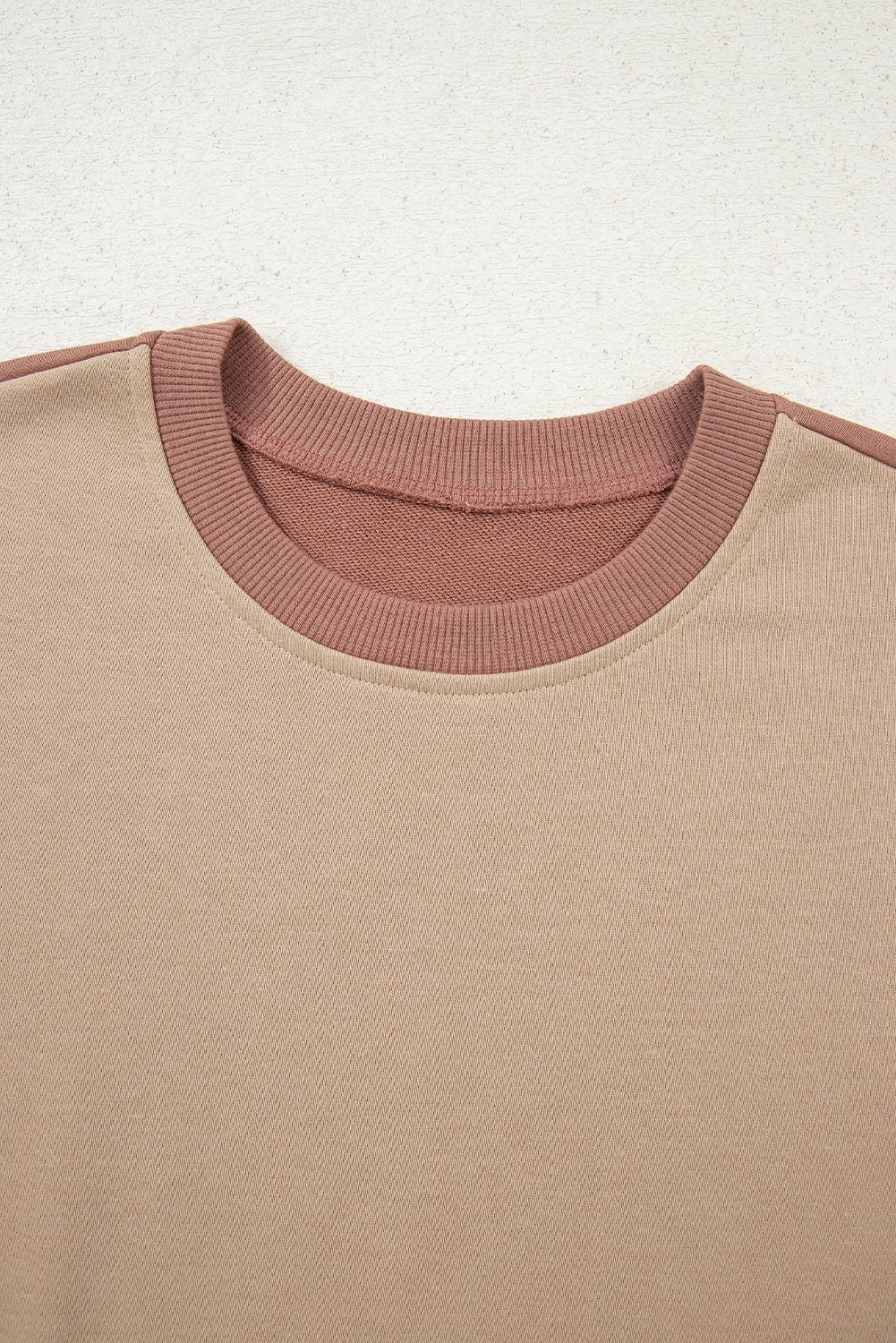 95691679-0bc7aab17f1027f5.jpg khaki color block long sleeve crop top drawstring pant set