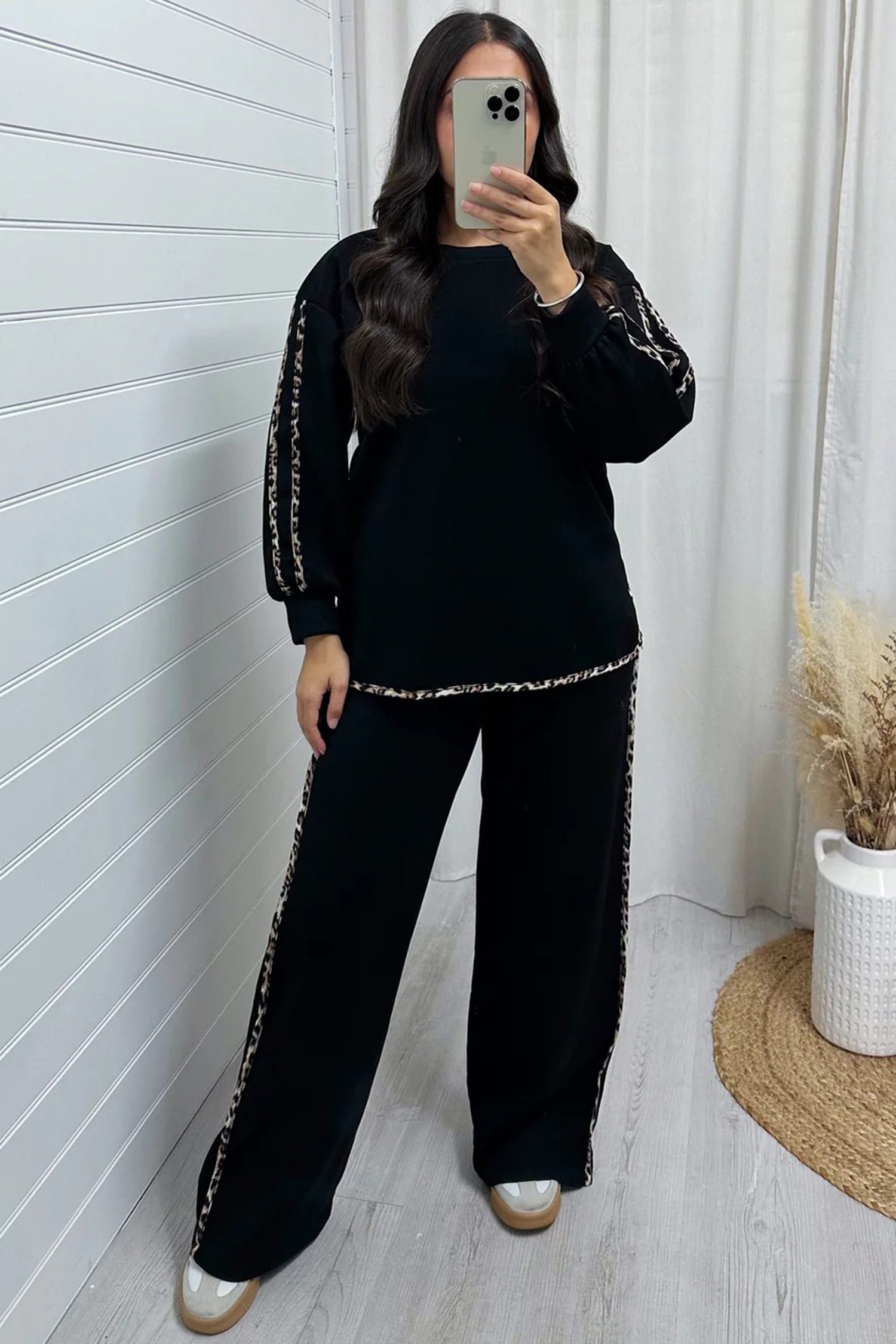 96238986-3464246539ee96ea.jpg black contrast leopard trim casual sweatshirt pant set
