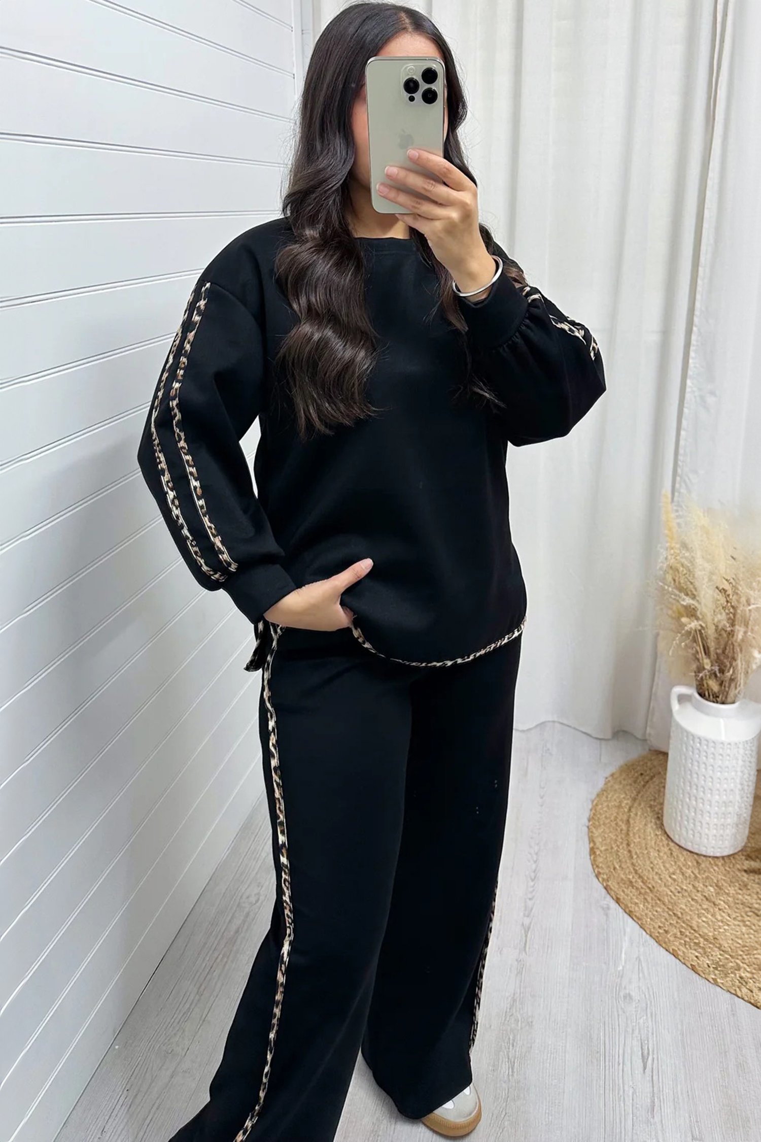 96238987-5856c952d749c3d9.jpg black contrast leopard trim casual sweatshirt pant set