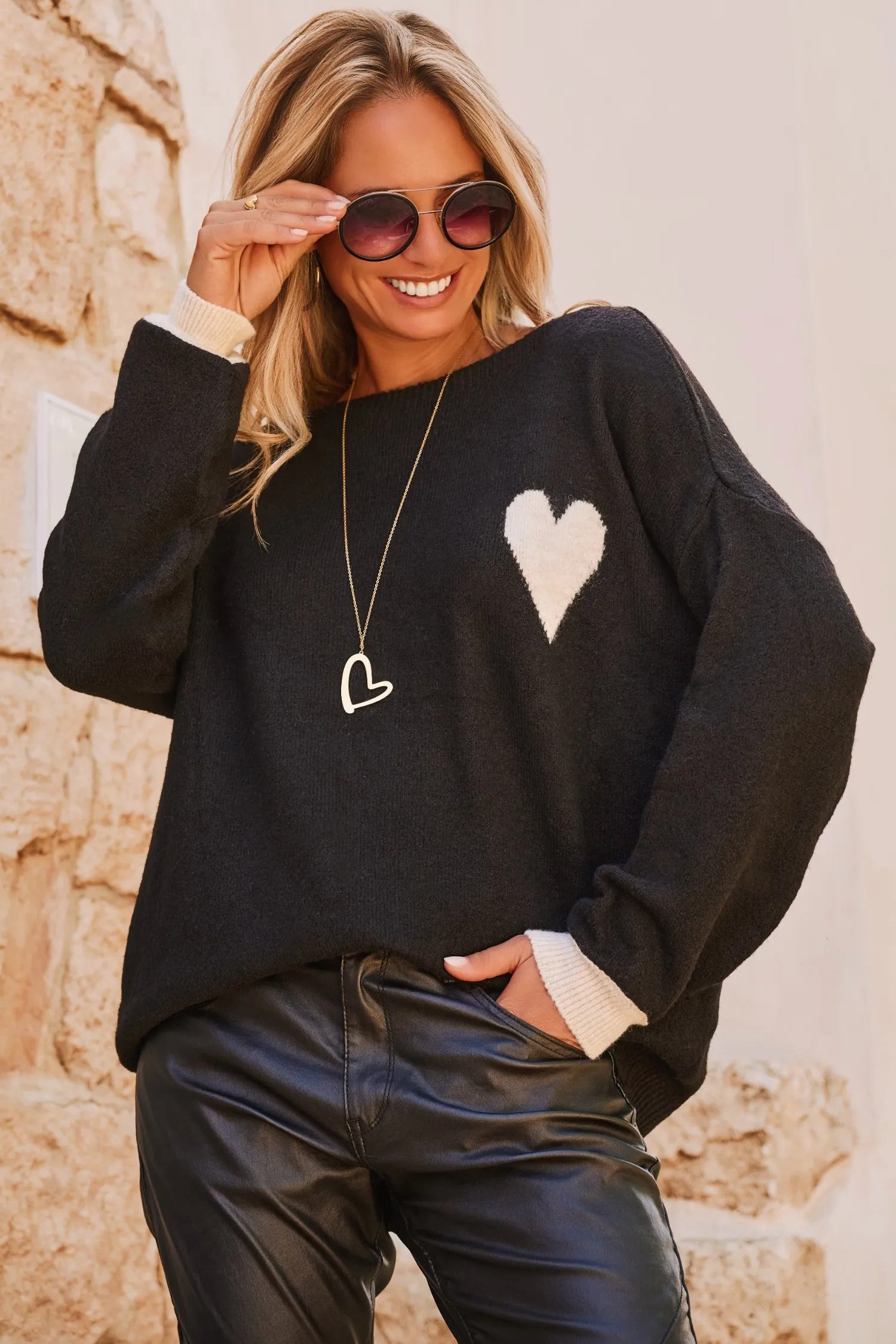 95783958-a1fbce5aeda8d7d3.jpg black heart detail contrast cuffs baggy sweater