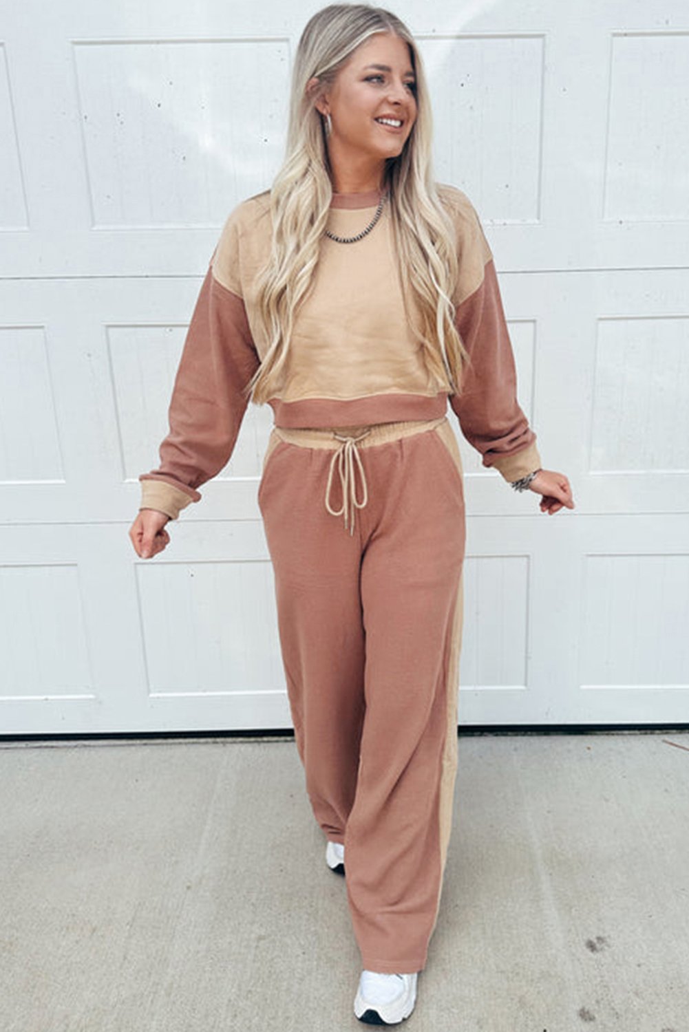 95691676-ccac6e423f07120c.jpg khaki color block long sleeve crop top drawstring pant set