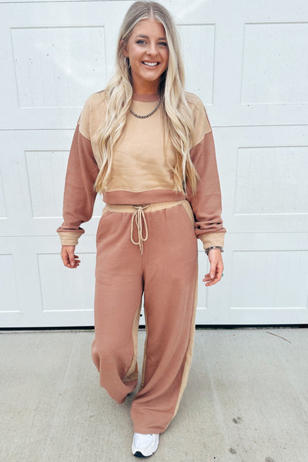 95691674-e371037c15260802.jpg khaki color block long sleeve crop top drawstring pant set