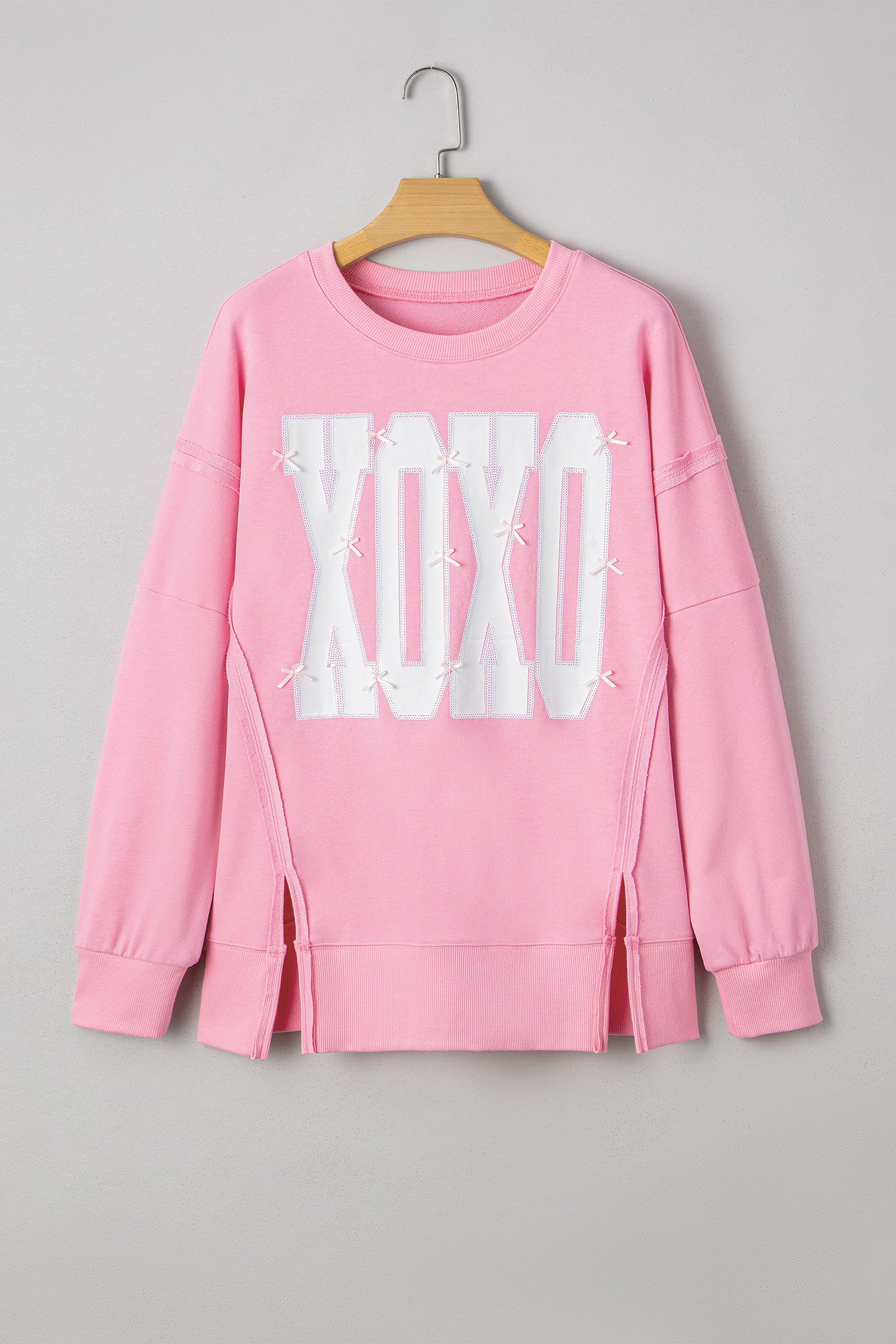 97719093-328b509bf69a9922.jpg black bow sequin xoxo letter graphic exposed seam baggy sweatshirt