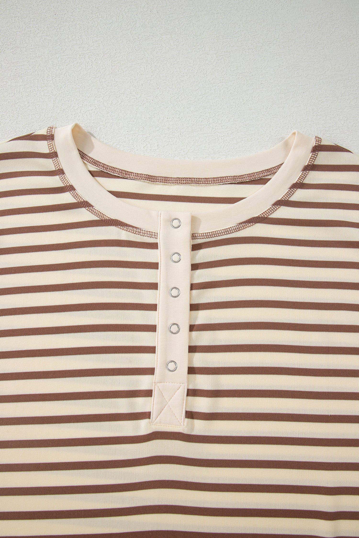 97527012-6d5f52182d237bdd.jpg brown stripe half buttons top and shorts set