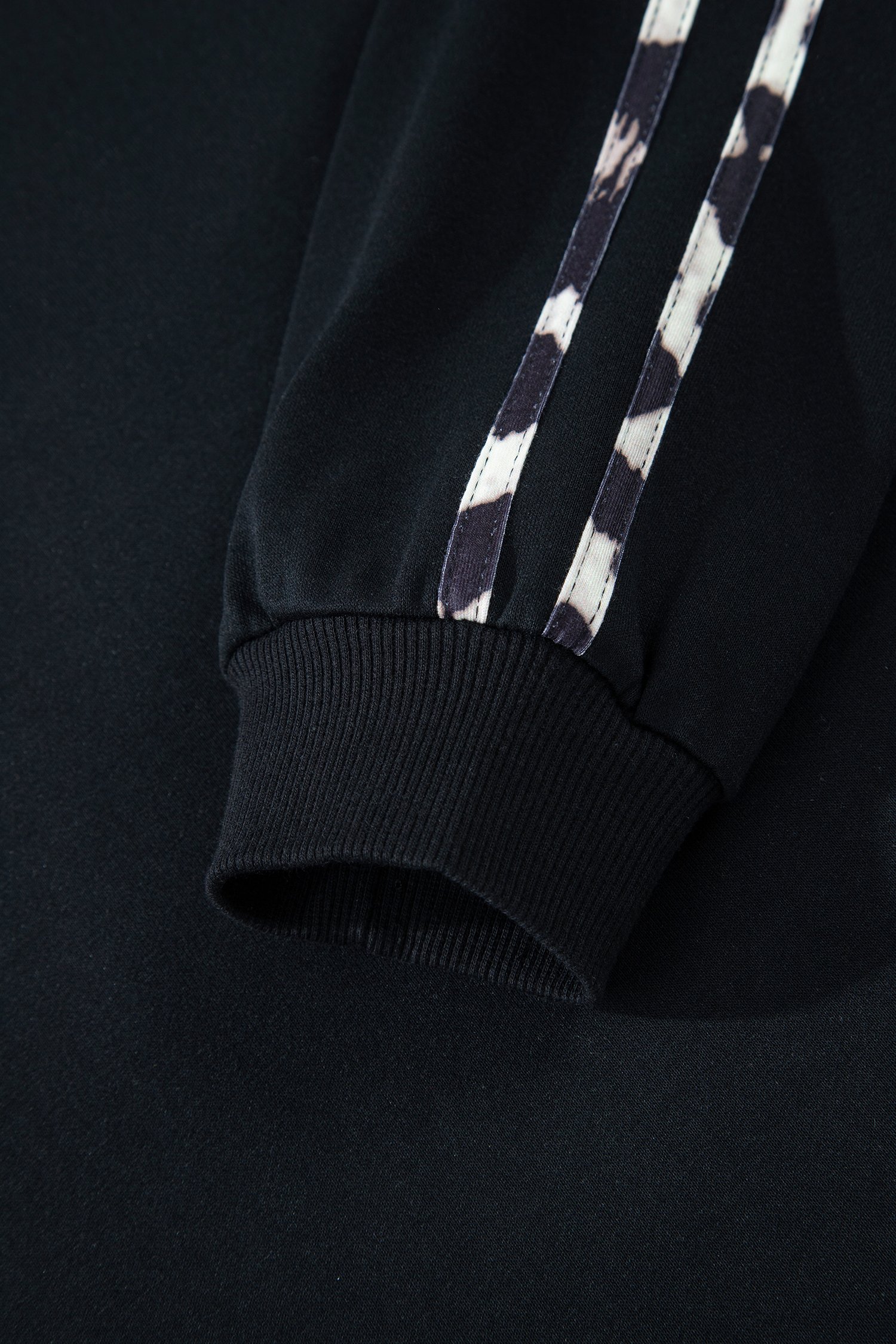 97006715-9f74c92f0ea724dc.jpg black contrast leopard trim casual sweatshirt pant set